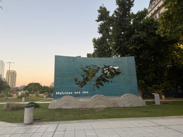 [紐約馬之行-63] 2025_1114 馬爾維納斯群島紀念碑2954449