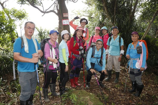 小尖山前峰連走小尖山、南勢坑山、人頭面山、鑽石峰、石碇大崙