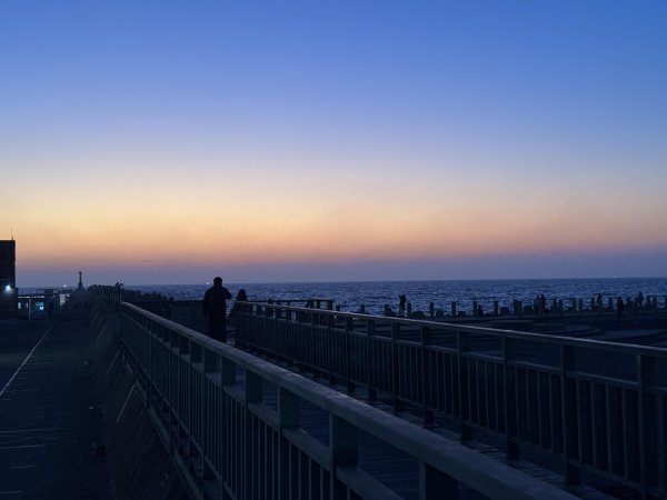 在西子灣和小王子一起看海上日落3078950