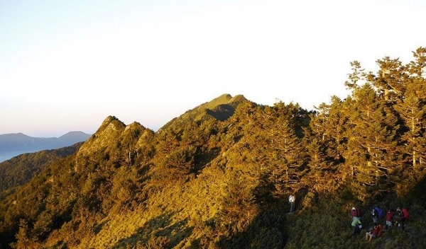 【新聞】南投傳登山意外 救援隊協助下山