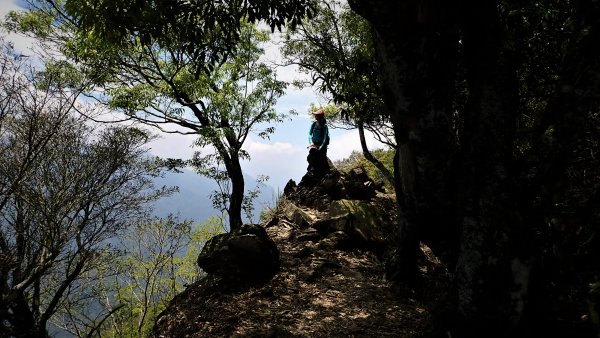 輕鬆健行欣賞飛碟雲下的山稜與屏東市區之美在德文山1394070