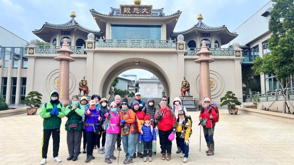 12/22(日)搭火車爬山趣~朝聖九華山-挑鹽古道三通嶺-慈濟茶園-四月小徑--木雕博物館-三義火站