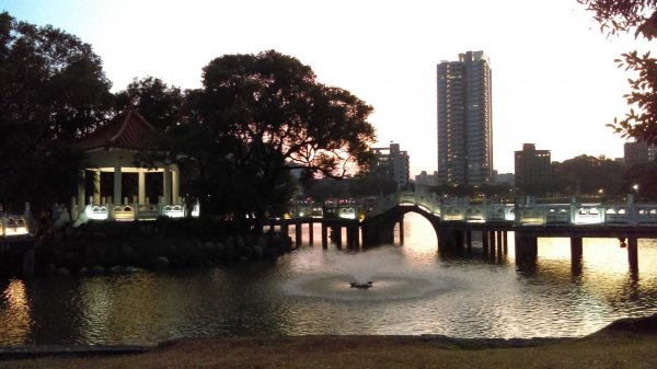 湖光山色的碧湖公園步道732824