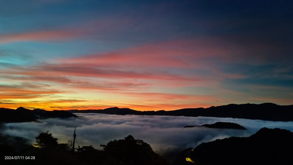 坪林南山寺 #星空夜景  #火燒雲   #紫薇雲海 #霧虹觀音圈 #曙光日出 7/112548713