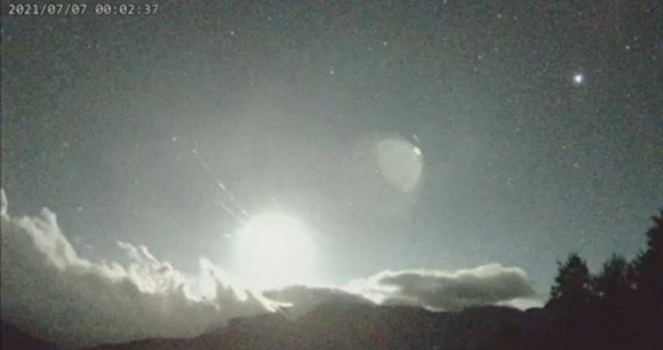 【天文】隕石劃過東海岸為何閃爆 中大鹿林天文台記錄探究