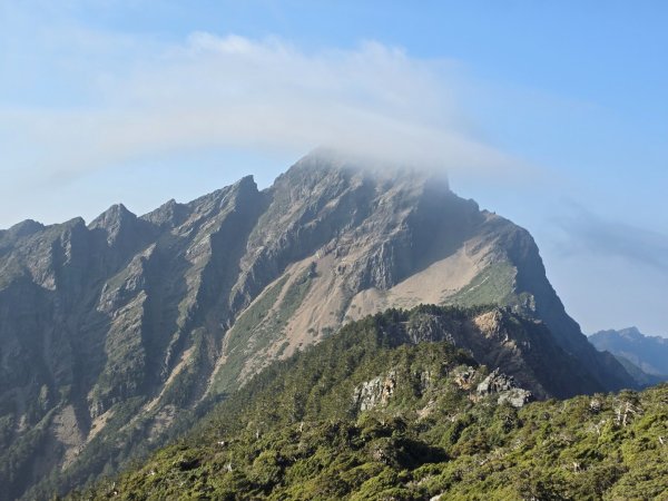 終於看到1000元背面的山景登頂玉山北峰／前峰2495884