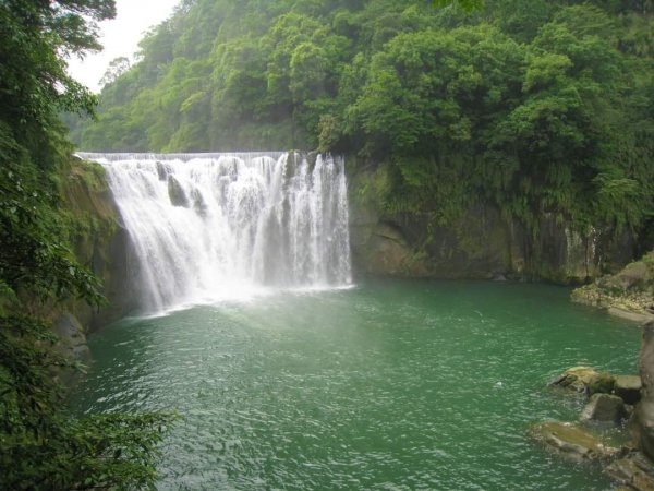 平溪 十分瀑布。壺穴地質景觀 垂廉型瀑布 臺版尼加拉瀑布2206285
