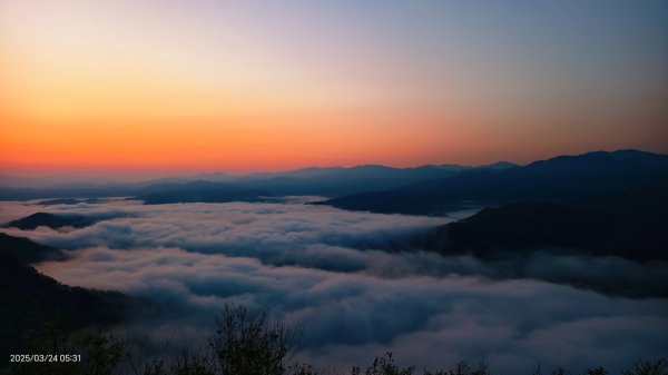 #翡翠水庫壩頂 #月亮雲海 #日出雲海 #日月同框 #石碇雲海 3/242744173