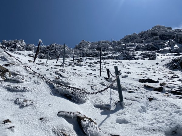 【新聞】玉山積雪10公分！呼籲山友！生命安全為重，不要冒然登頂玉山！！