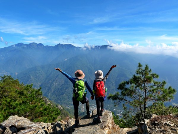 【私の百名山】東卯山-半百夫妻的登山進階縮影-愈爬愈年輕