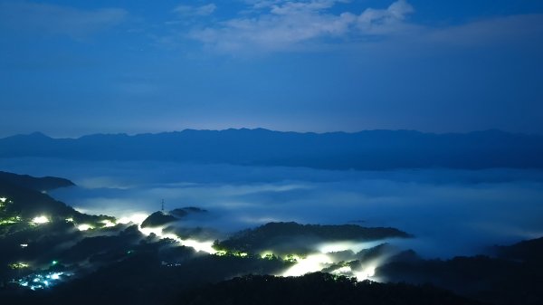 #二格山 #琉璃光 #霞光 #火燒雲 #雲海流瀑 #日出 8/202864869