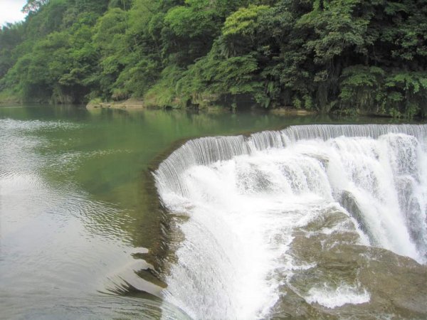 平溪 十分瀑布。壺穴地質景觀 垂廉型瀑布 臺版尼加拉瀑布2206292