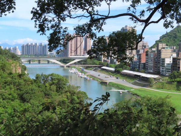 銀河洞、和美山、鳶山彩壁