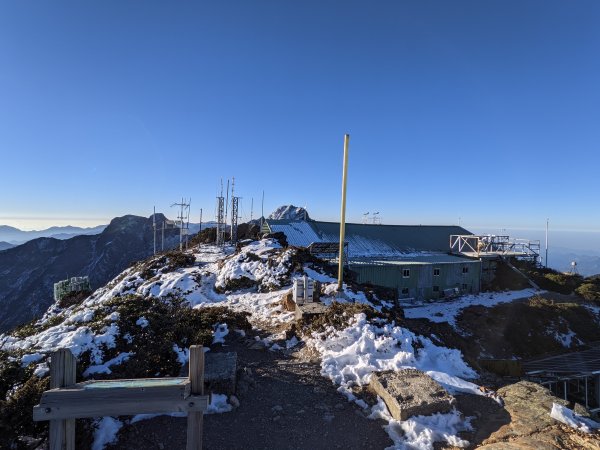 玉山北峰氣象站眺望雪白玉山1313027