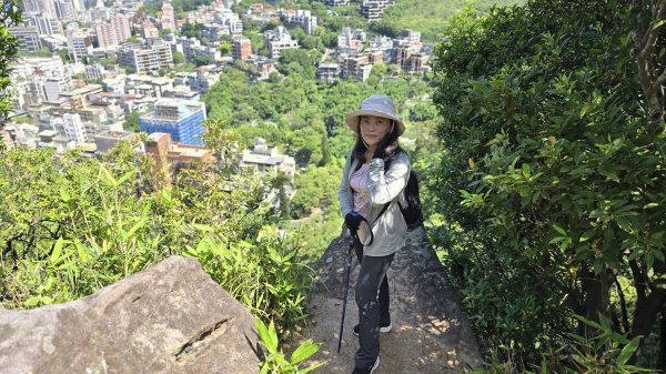 台北必訪步道，輕鬆好走的網美步道，軍艦岩步道，奇特地質景觀，360度無敵展望，特殊雪白巨岩。2788860