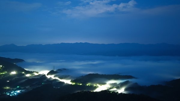 #二格山 #琉璃光 #霞光 #火燒雲 #雲海流瀑 #日出 8/202864868