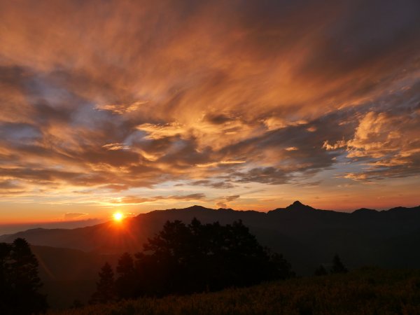 志佳陽大山 賞旭日雲彩 08/15-161072670
