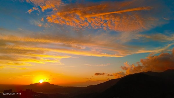 小草山夕陽火燒雲9/29封面