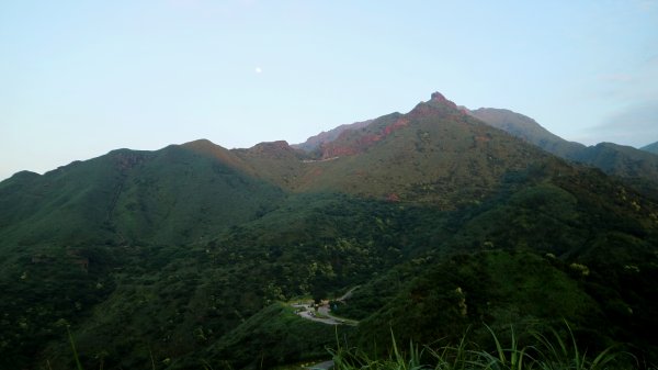 仲夏黃昏清涼步道~—輪明月照金壺611351