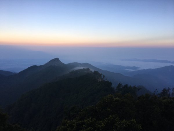 鳶嘴山稍來山