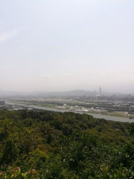 劍潭山小散步·見識沙塵暴下的台北市1356926