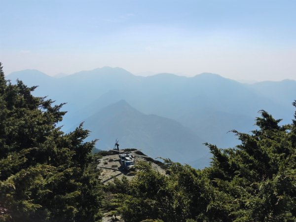 終於看到1000元背面的山景登頂玉山北峰／前峰2495948