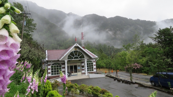 風雨中朦朧的嘉明湖19489