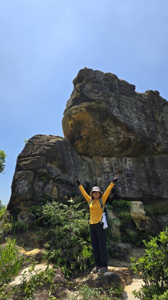 台北必訪步道，輕鬆好走的網美步道，軍艦岩步道，奇特地質景觀，360度無敵展望，特殊雪白巨岩。2788868