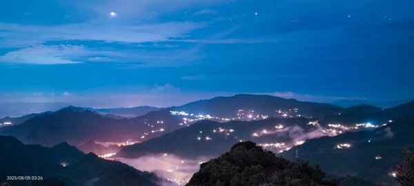 #二格山 #琉璃光 #日出 #雲海流瀑 #斜射光  8/52852473