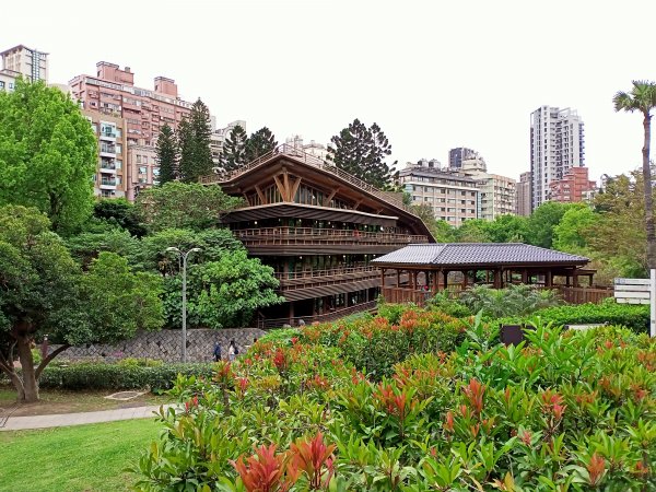 人文薈萃的北投公園、圖書館、溫泉博物館封面