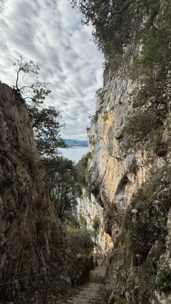 燈塔與懸崖 + 桑托尼亞的布西耶羅峰 🇪🇸 西班牙2771456