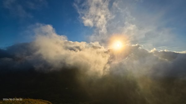 #大屯山 #日出 #雲瀑 #過山雲 #雲端的男人 10/213137745