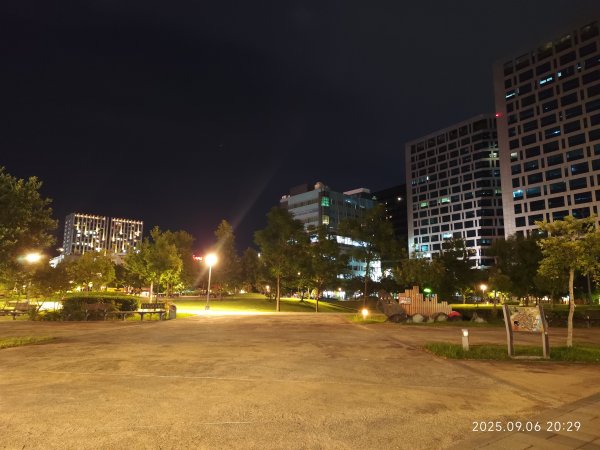 臺北車站、西門町、花博公園圓山園區、撫順公園、臺北市立美術館、大港墘公園【臺北健走趣】2882596