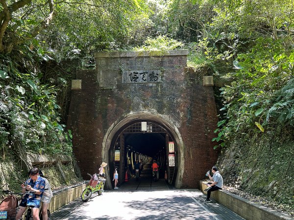 嶐嶺古道：守護隧道口的紀念碑