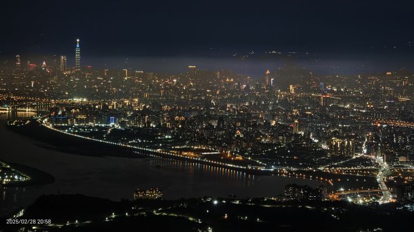 翡翠水庫壩頂 #曙光 #日出 #火燒雲 #斜射光(上帝光) #雲海 3/12722429