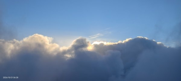 #大屯山 #日出 #雲瀑 #過山雲 #雲端的男人 10/213137739