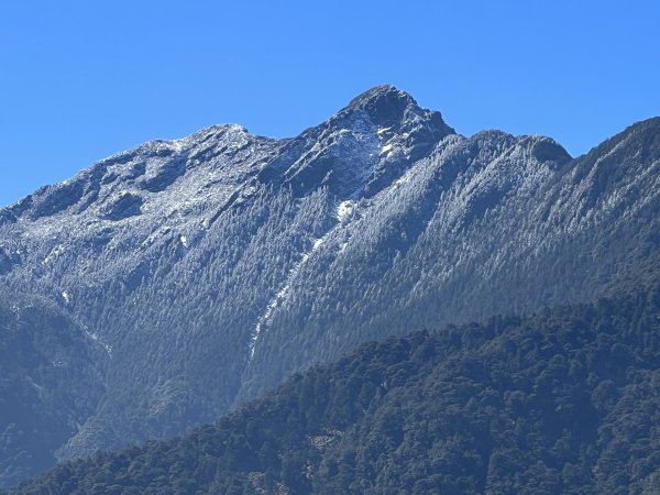 【駒盆西稜上馬博下嘆息灣D1】龍貓公車、郡大溪與積雪玉山2443676