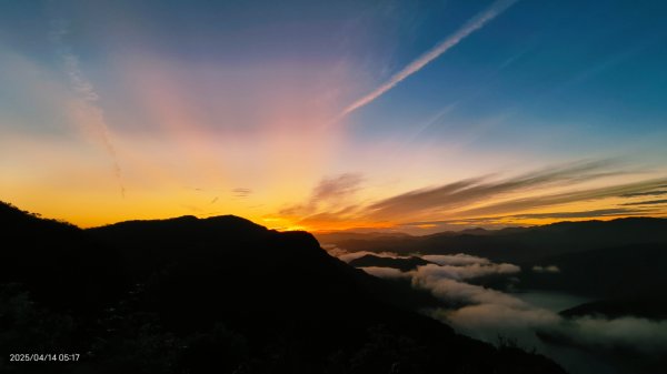 #翡翠水庫壩頂 #日出雲海 #火燒雲 #霞光 #月圓 #松月櫻 #鱷魚島雲海 4/14 & 162760630