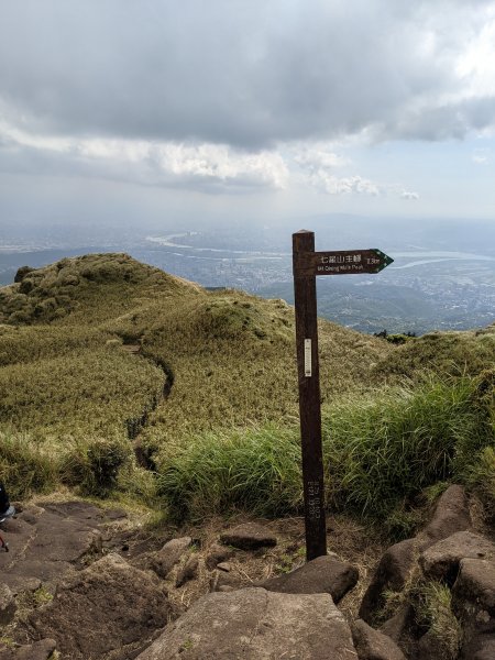 七星連走(小油坑 七星瀑布 夢幻湖 七星公園 七星東峰 七星主峰 凱達格蘭山 恐龍接吻石 七星南峰1697751