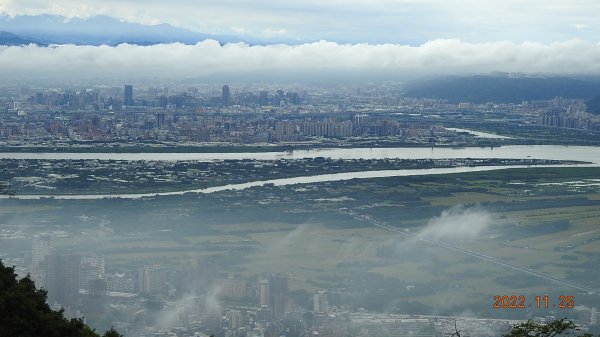 雲霧飄渺間的台北盆地&觀音山1926289
