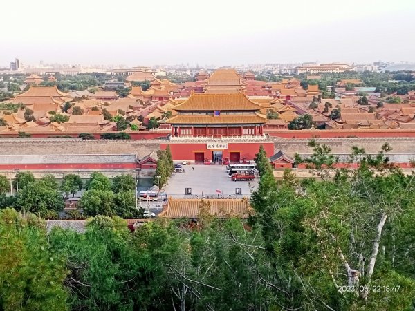 北京寶辰飯店、天壇、南門涮肉、雍和宮、吳裕泰冰淇淋、國子監街、景山公園紫禁之巔、王府井、四季民福烤鴨