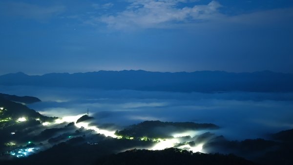 #二格山 #琉璃光 #霞光 #火燒雲 #雲海流瀑 #日出 8/202864865