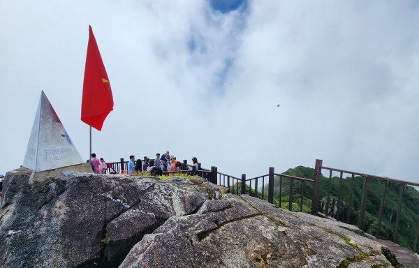 山旅也能輕鬆愜意闔家同歡~搭小火車、纜車登上越南最高峰(番西邦峰3143M)2883557