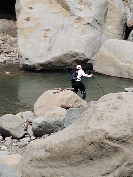 達娜伊谷-里美避難步道-巨石板步道-約富霓2788581