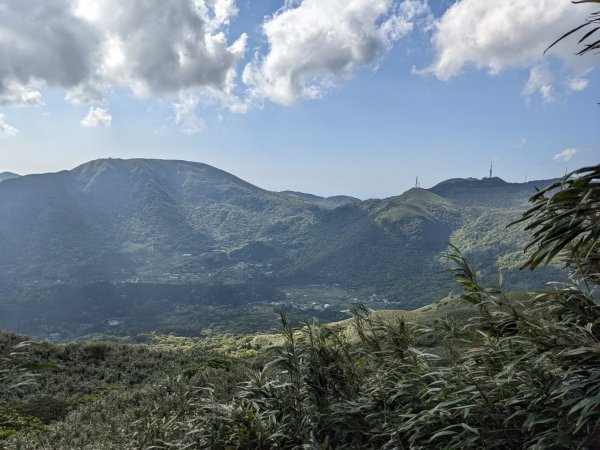 七星連走(小油坑 七星瀑布 夢幻湖 七星公園 七星東峰 七星主峰 凱達格蘭山 恐龍接吻石 七星南峰1697783