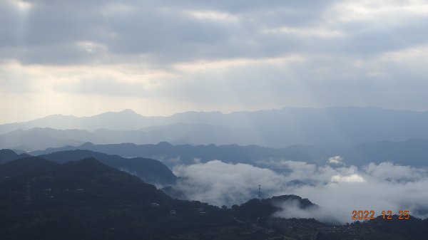 只追到雲海的尾巴+斜射光(上帝光)&112/1/26石碇花園公墓賞日出1967120