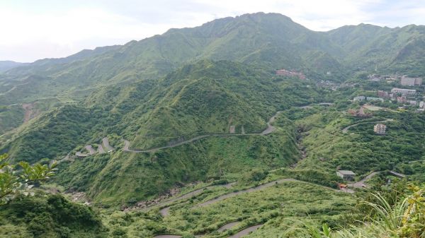 黃金一稜～基隆山東峰 (雷霆峰)→主峰0型377380