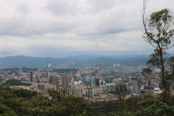 〔內湖〕文間山，劍南蝶園，劍潭古寺，婆婆橋 鄭成功廟步道2249282