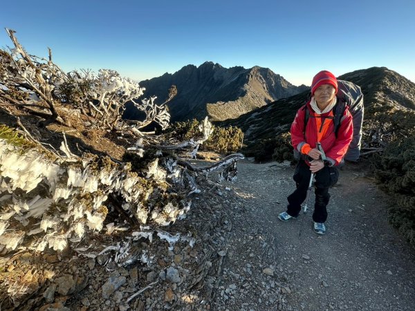 2024/12/20~12/22 帶76歲爸爸補考被山陀兒颱風趕下山~未竟的南玉山，2024完成玉山2675153