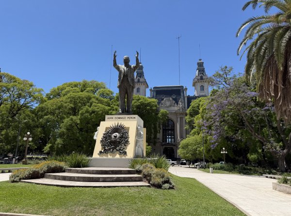 [紐約馬之行-58] 2025_1114 陸軍總部附近綠地2953817